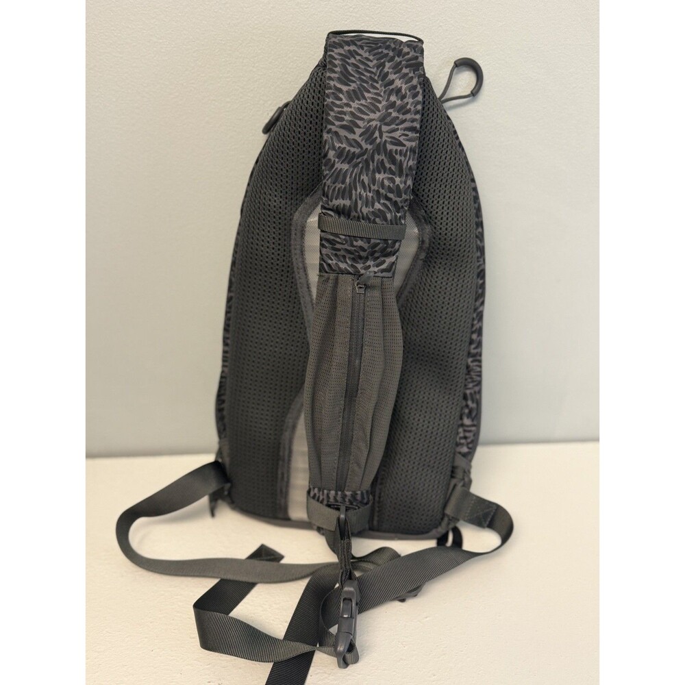 Merrell Sling Backpack Gray Black Pattern Single Strap Crossbody Bag Backpack - Picture 3 of 12